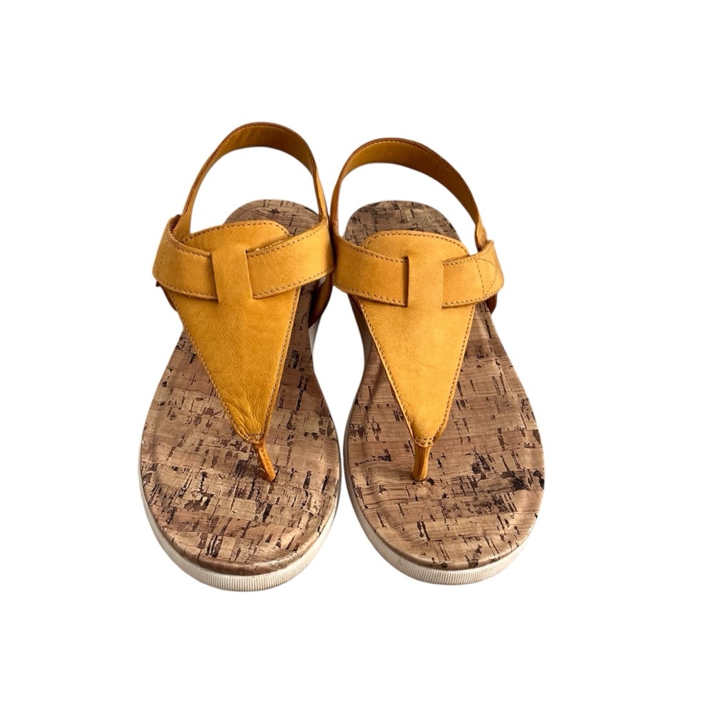 Naturalizer Lincoln Nubuck Leather Platform Mustard Yellow Thong Sandals Sz 7.5